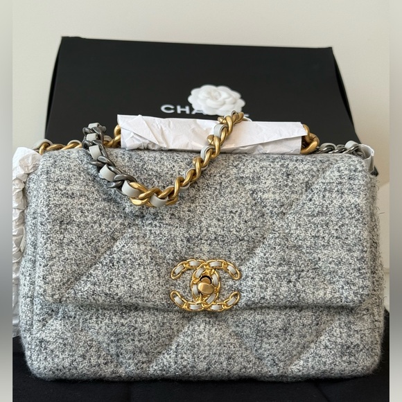Chanel Tweed Wool Quilted Medium Chanel 19 Flap Shoulder Bag Grey Ecru NEW - Picture 1 of 7